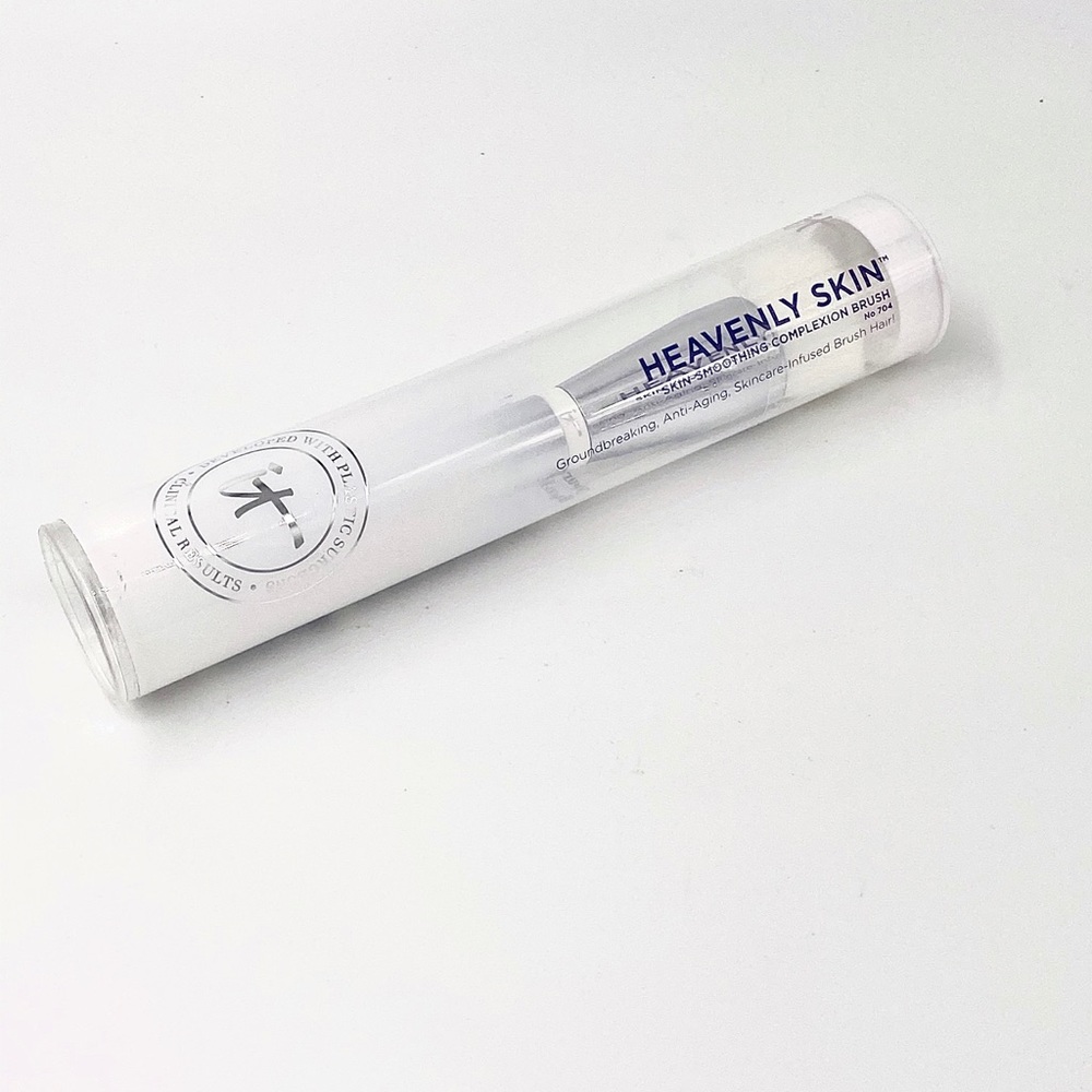it Cosmetics Heavenly Skin Complexion Brush Sealed